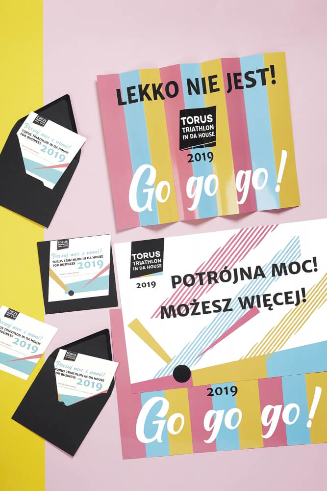 kreatywne zdjęcie od góry materiałów graficznych Jestem Ola